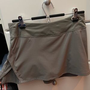 Lululemon skirt size 6